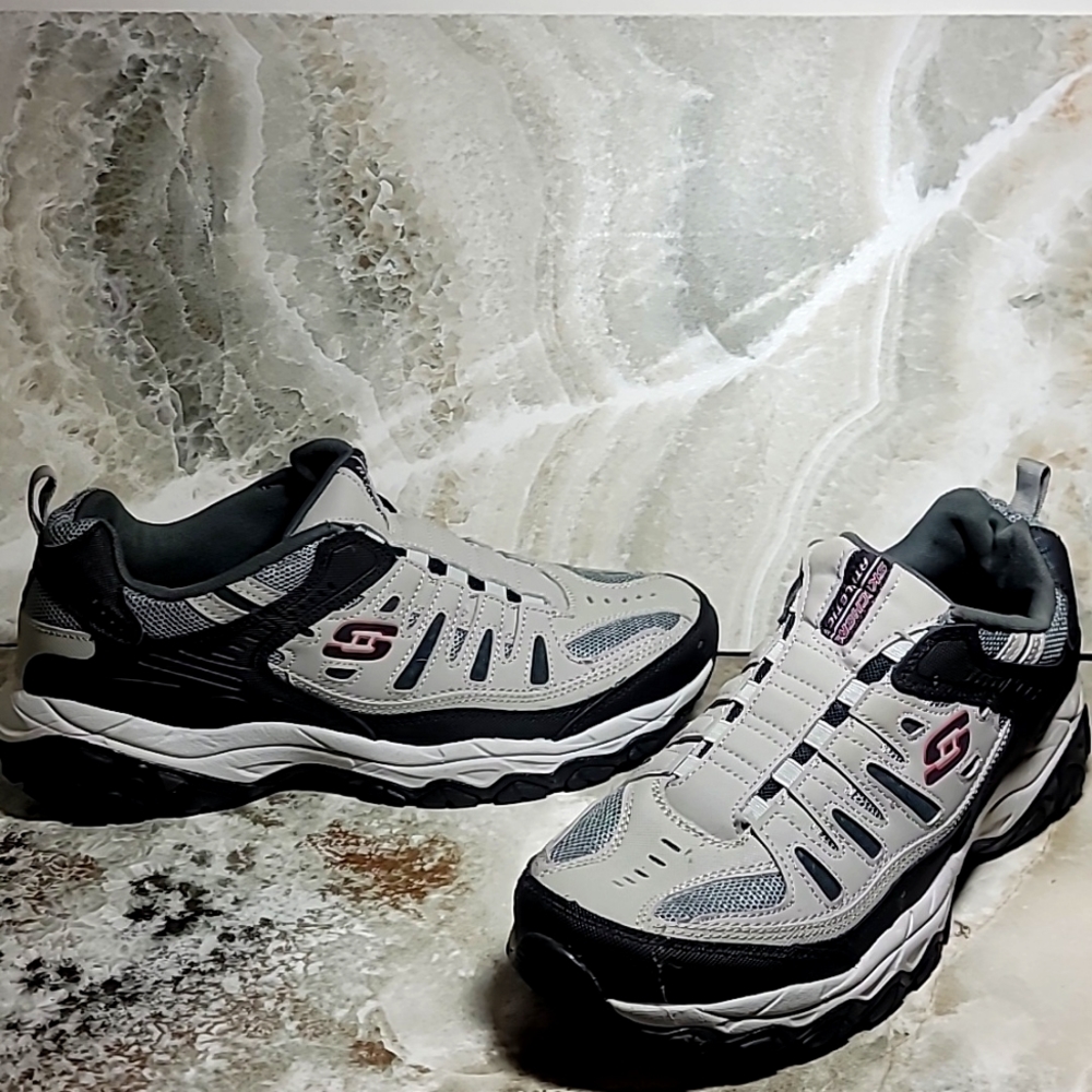 Skechers 11"wide sneakers